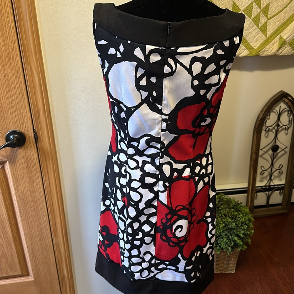 Connected Apparel Red Black Flowered Dress size 6 - Picture 4 of 9